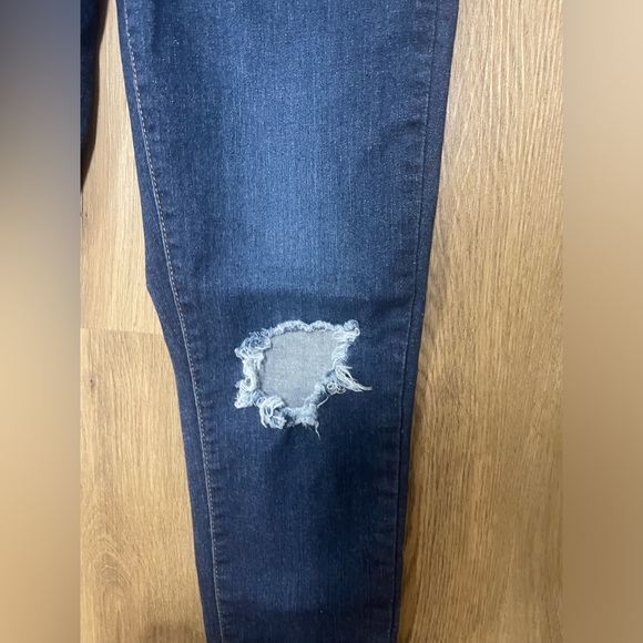 Women’s Levi’s 720 High-Rise Super skinny distressed jeans - Picture 7 of 12